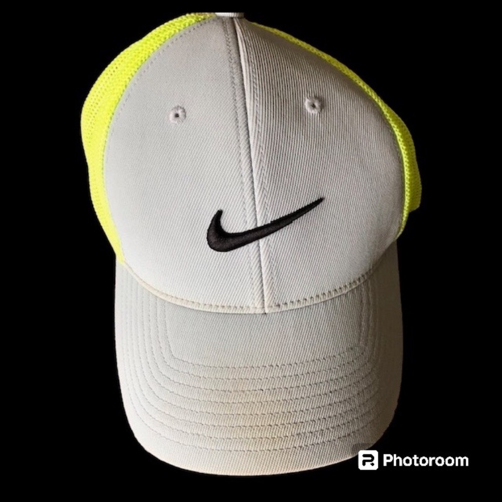 NikeGolf  Neon Green and light Gray Flex Fit Hat & Callaway Golf Towel Size OS